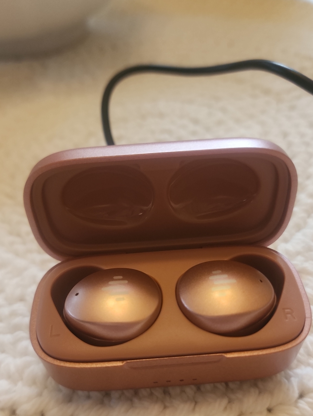 iLUV NWOB Rose Gold Wireless Earbuds with Charging Case & Charger Cord
